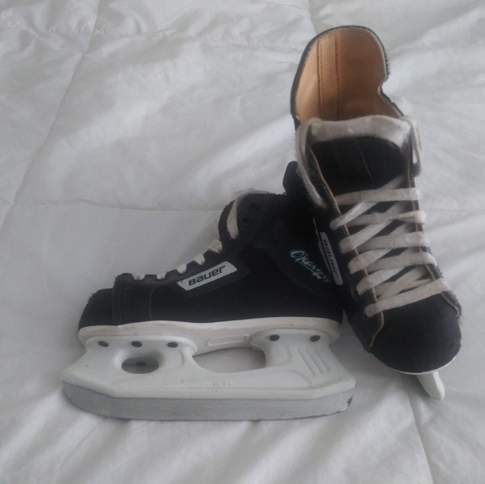 Hockey skates